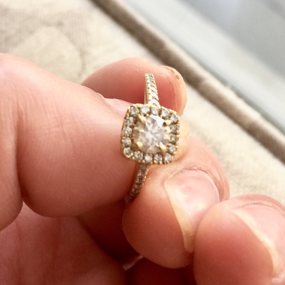 14CT Gold Halo 1.45CT Diamond Engagement Ring - Picture 4 of 8